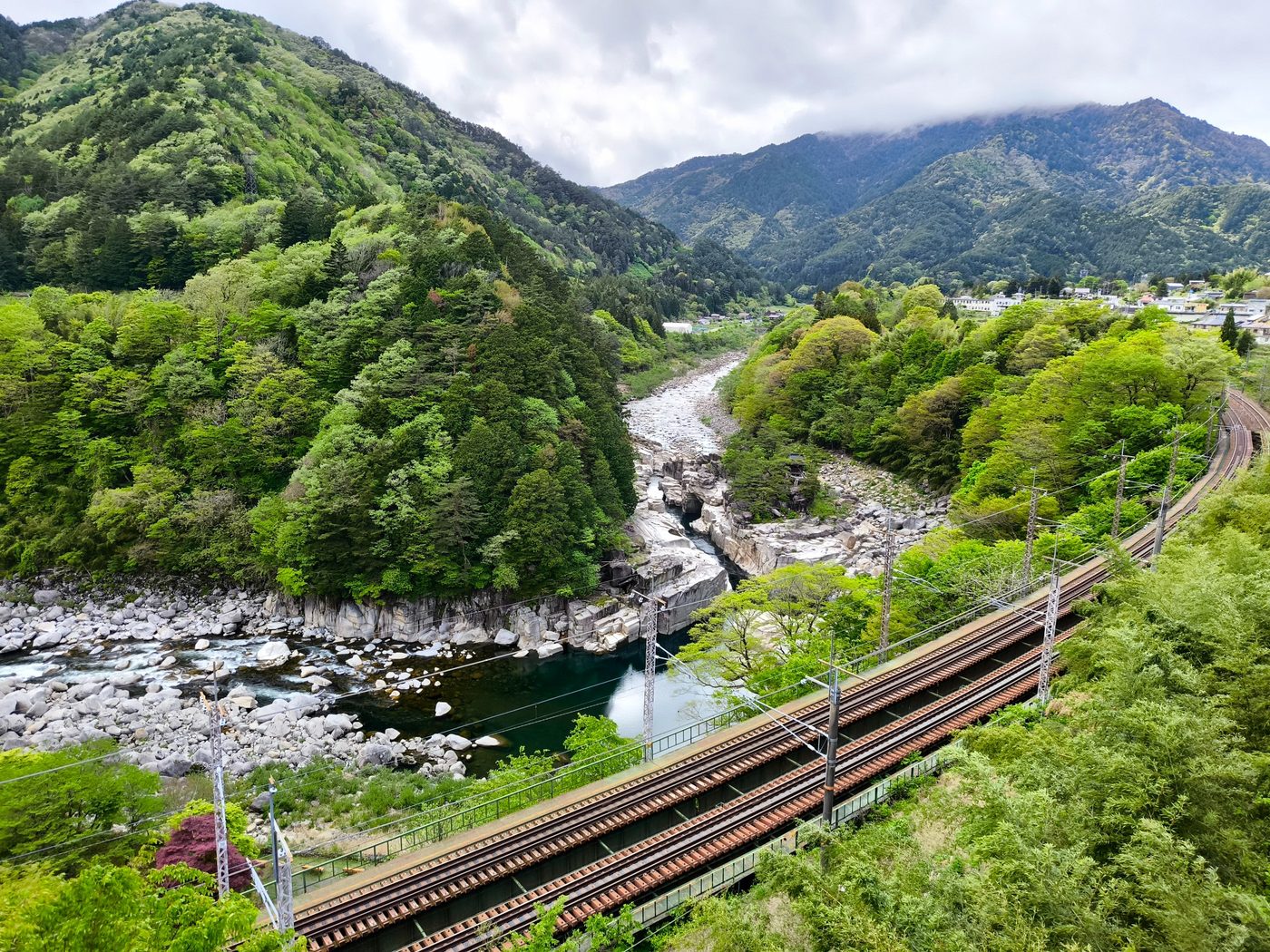 木曽川と谷あい